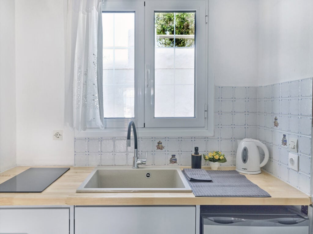 Modern kitchen in 4 Season apartment accommodation in Ambelas Paros