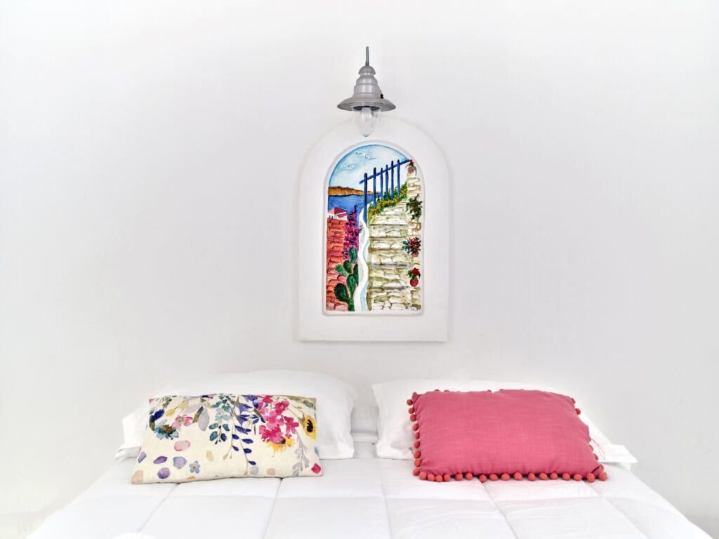 Cycladic decor details in 4 Season apartment accommodation in Ambelas Paros
