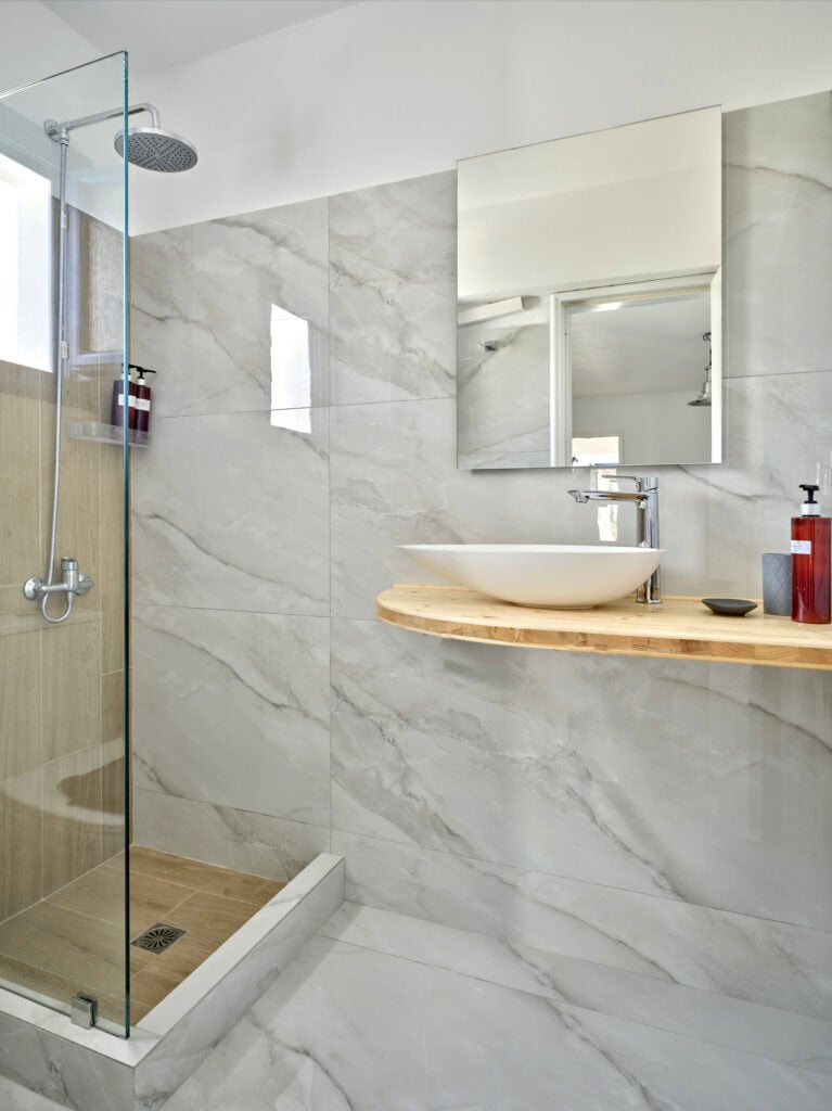 Renovated bathroom in 4 Season apartment accommodation in Ambelas Paros