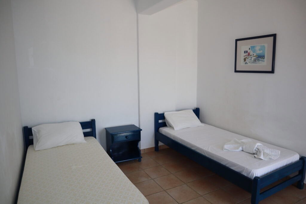 Single beds in Aegean Grand Apartment Ambelas Paros