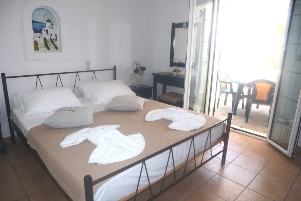 Master room with double bed - Aegean Grand Apartment Ambelas Paros