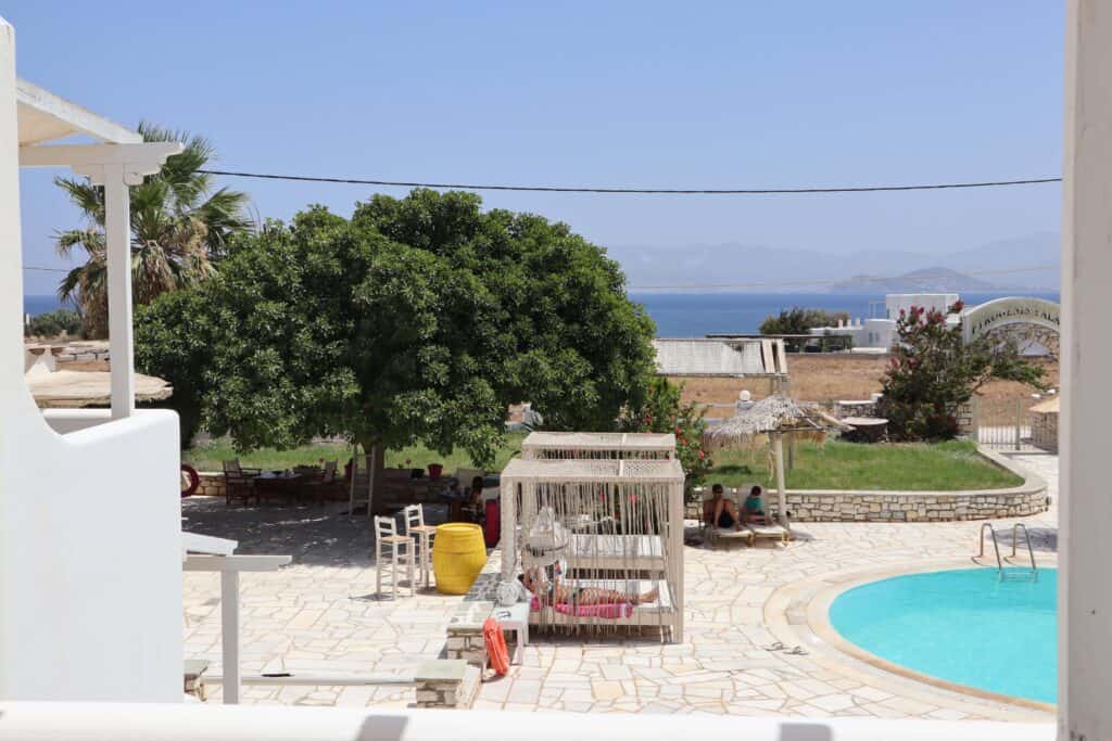 Outdoor dining area with sea view - Aegean Grand Apartment Ambelas Paros