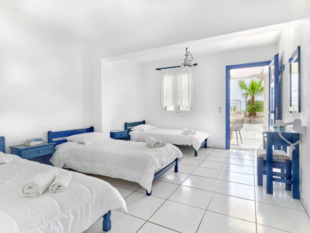 Cozy family apartment Ambelas Paros - three single beds in bright family bedroom