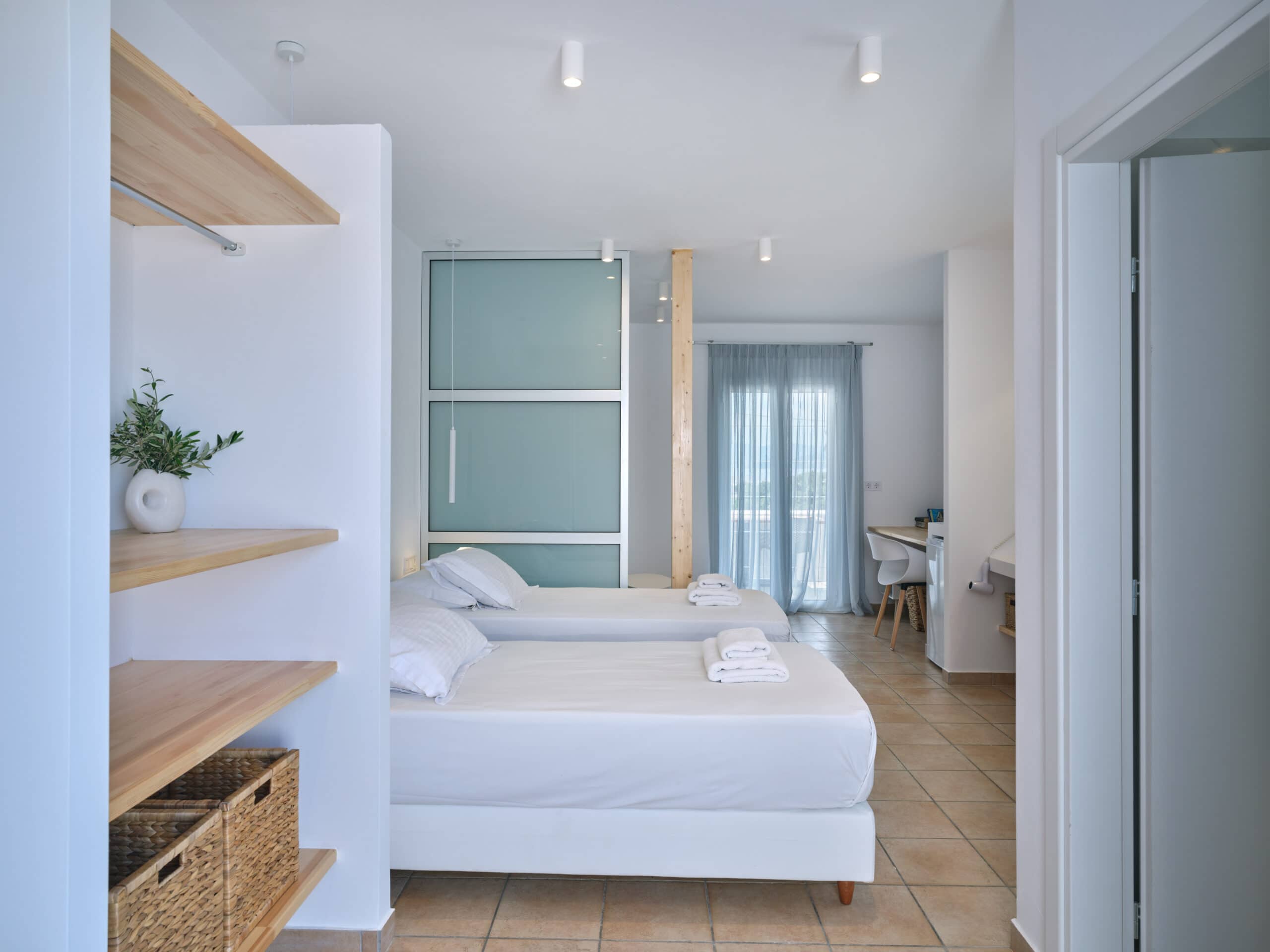 White & Blue room with double bed and balcony access in Ambelas, Paros
