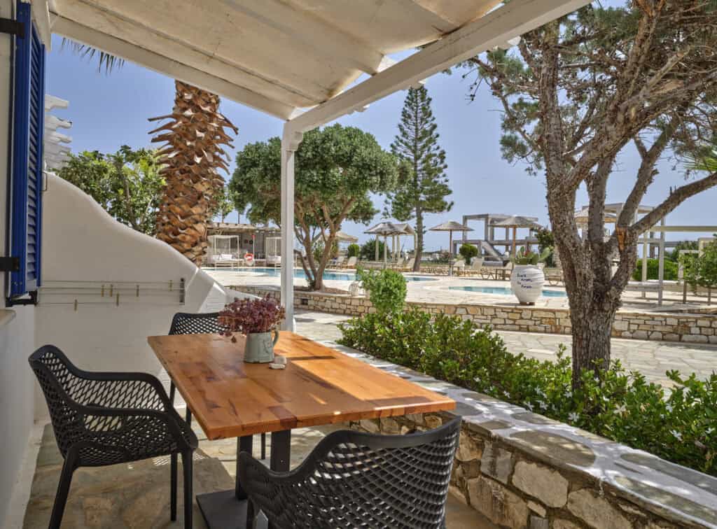 Outdoor seating area of the White & Blue Room overlooking the garden - Ambelas Paros rooms