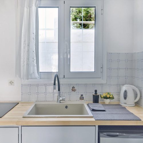 Modern kitchen in 4 Season apartment accommodation in Ambelas Paros