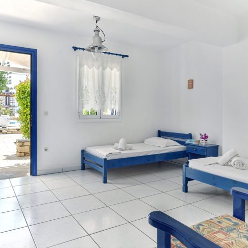 Bright 4 Season apartment accommodation in Ambelas Paros with Cycladic style