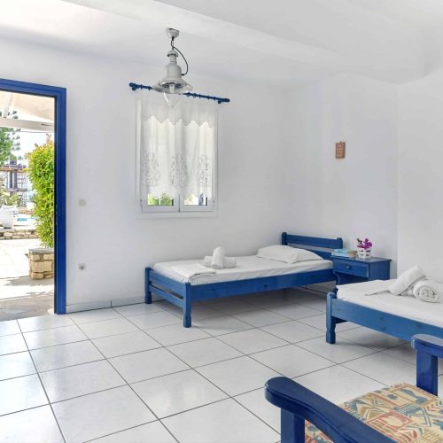 Bright 4 Season apartment accommodation in Ambelas Paros with Cycladic style