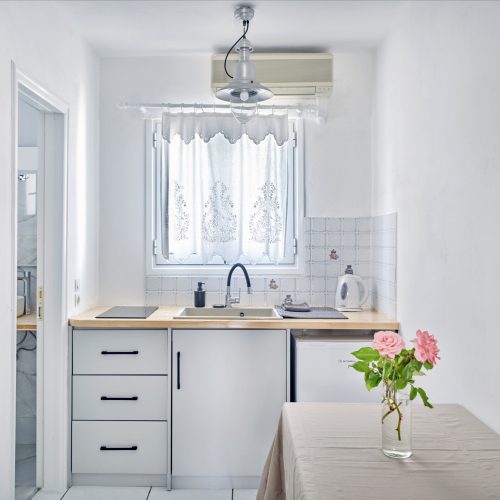 4 Season apartment in Ambelas Paros with renovated kitchen