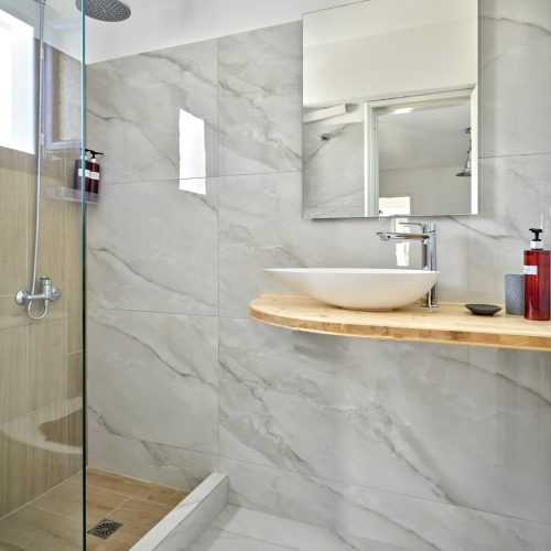 Renovated bathroom in 4 Season apartment accommodation in Ambelas Paros