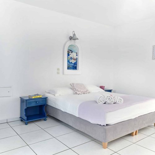 4 Season apartment accommodation in Ambelas Paros with double bed