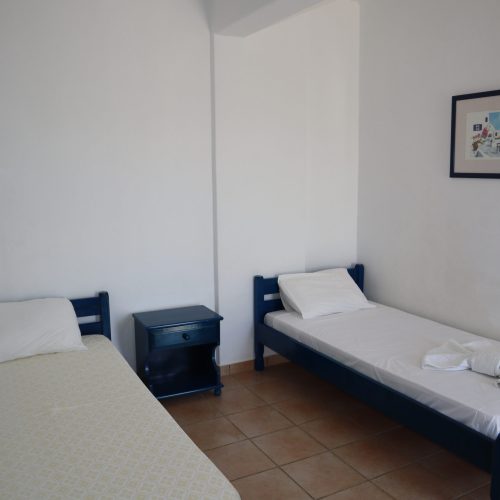 Single beds in Aegean Grand Apartment Ambelas Paros