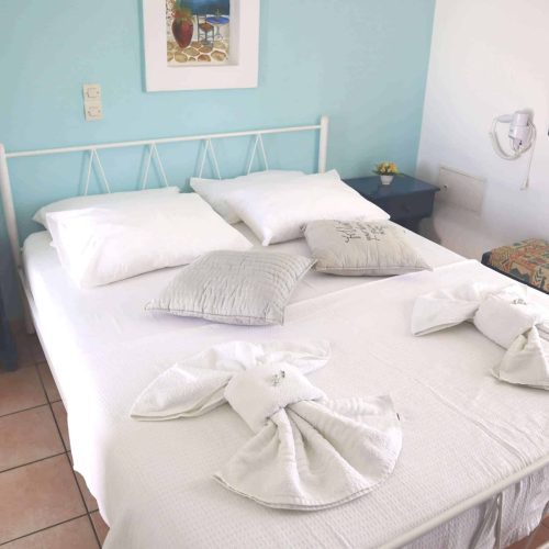 Main bedroom with double bed - Aegean Grand Apartment Ambelas Paros