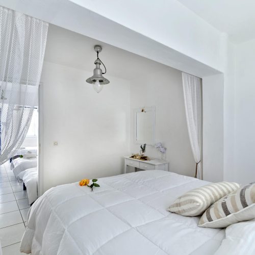 Double bedroom in minimal white style - Cozy Family Apartment, Ambelas Paros