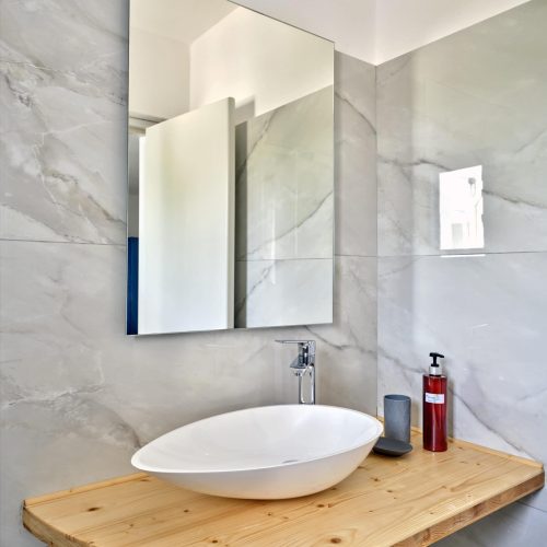 Bathroom sink and mirror - Cozy Family Apartment, Ambelas Paros