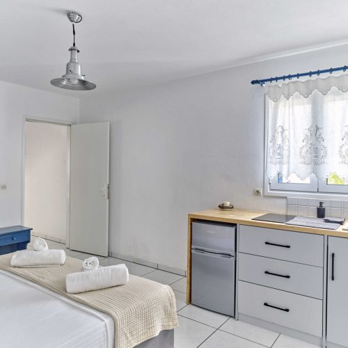 Cozy family apartment Ambelas Paros - bright double bedroom with window