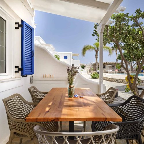 Cozy family apartment in Ambelas Paros - private veranda with outdoor dining table