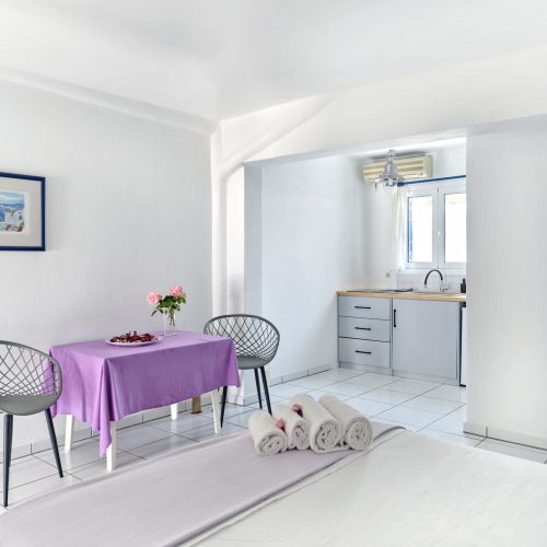 Family apartment in Ambelas Paros - children’s room with two single beds