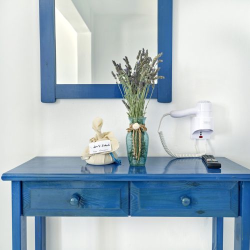Cozy family apartment Ambelas Paros - bathroom with blue vanity and mirror