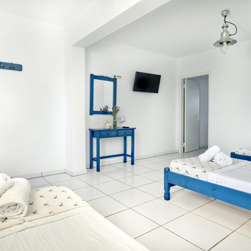 Cozy family apartment in Ambelas Paros - bright two-bedroom layout