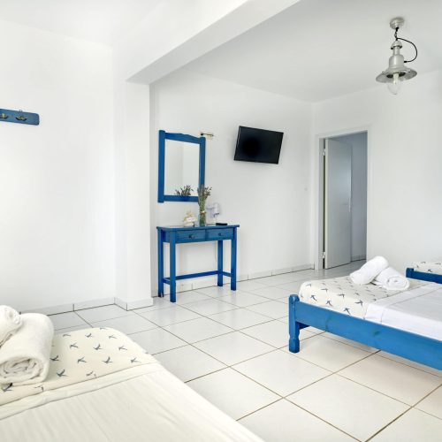 Cozy family apartment in Ambelas Paros - bright two-bedroom layout