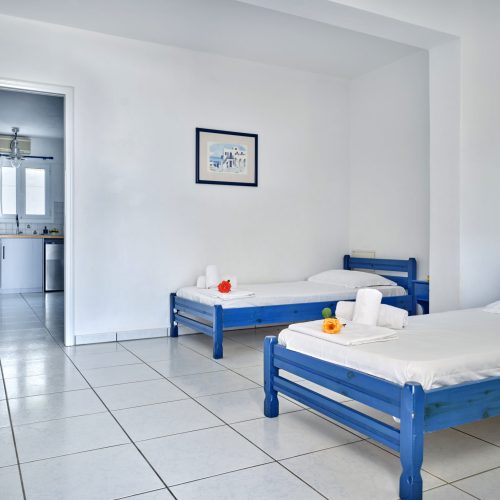 Cozy family apartment Ambelas Paros - bright bedroom and living area