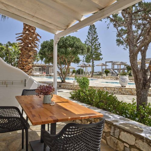 Outdoor seating area of the White & Blue Room overlooking the garden - Ambelas Paros rooms